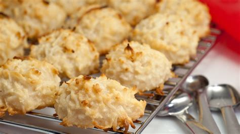 why-do-we-eat-coconut-macaroons-on-passover image