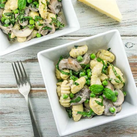 one-pot-gnocchi-with-creamy-mushrooms-and-peas image