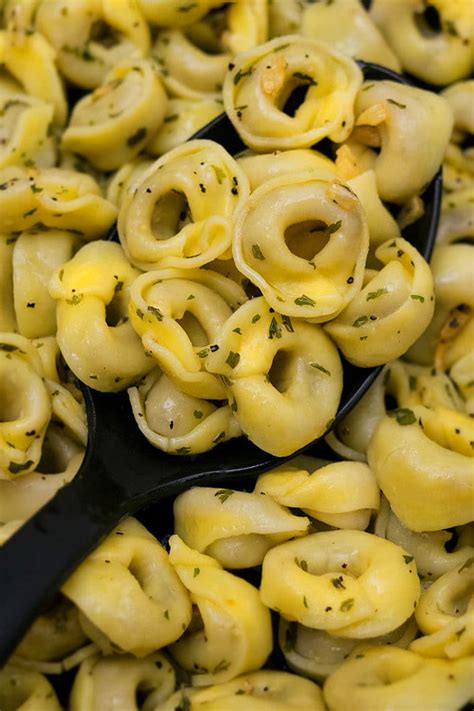 cheese-tortellini-with-garlic-butter-sauce-one-pot image