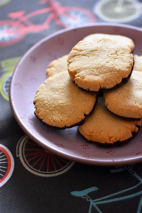 the-worlds-easiest-cookies-paleo-nom-nom-paleo image