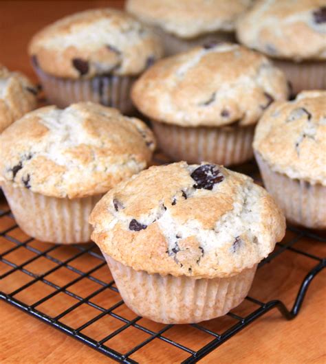 homemade-chocolate-chip-muffins-easy-and-amazing image