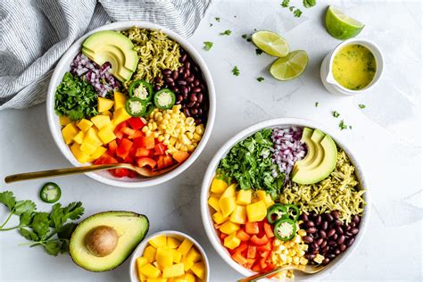 vegan-green-rice-bowls-with-mango-black-beans image