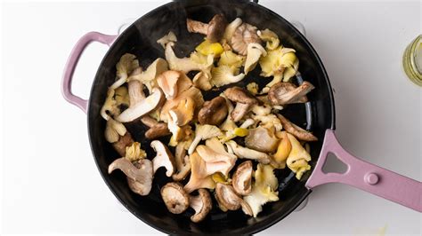 mushroom-and-roasted-garlic-risotto-recipe-tasting image