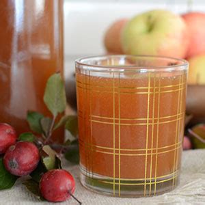 sparkling-apple-cider-recipe-spontaneously-fermented image