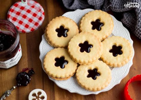 jammy-dodger-recipe-easy-cookie-recipes-favourite image
