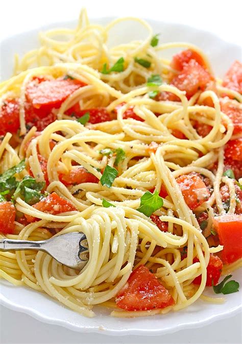 pasta-with-fresh-tomato-sauce-sugar-apron image