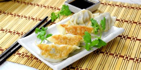 how-to-make-gyoza-餃子ぎょうざ-in-3-simple-steps image