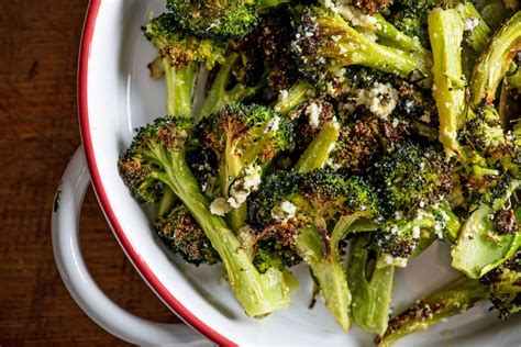 best-parmesan-roasted-broccoli-the-mom-100 image