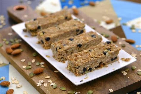 healthy-oatmeal-breakfast-bars-mind-over-munch image