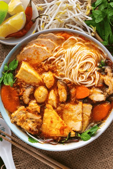 bun-bo-hue-chay-vegetarian-spicy-noodle-soup-wok image