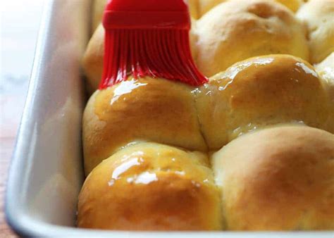 easy-dinner-rolls-recipe-i-am-baker image