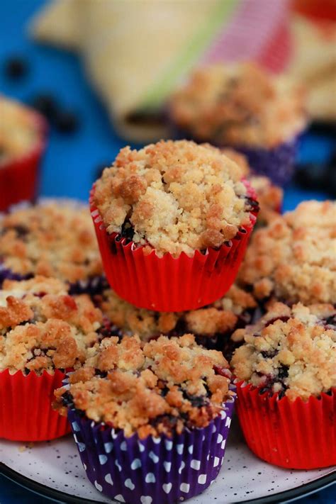 fresh-blueberry-muffins-recipe-with-crumble-topping image