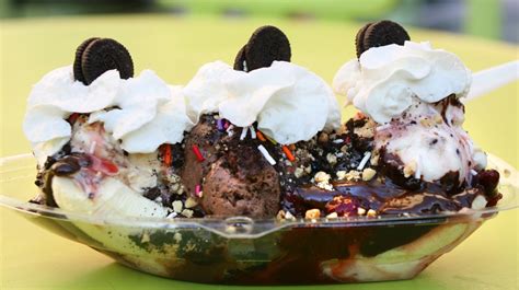 12-banana-split-variations-for-the-ultimate-ice-cream image