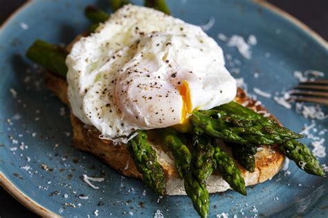 how-to-poach-an-egg-quickly-the-independent-the image