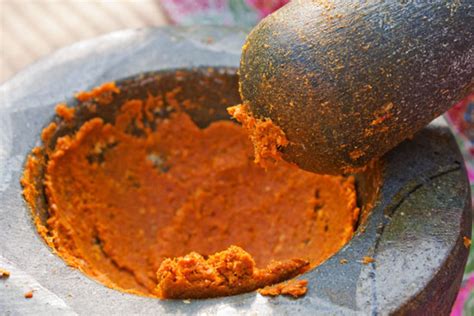 red-curry-paste-recipe-nam-phrik-kaeng-phet-temple image