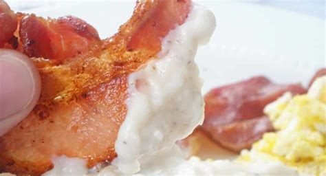 how-to-make-gravy-with-bacon-grease-easy image