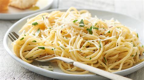 roasted-garlic-spaghetti-recipe-pillsburycom image