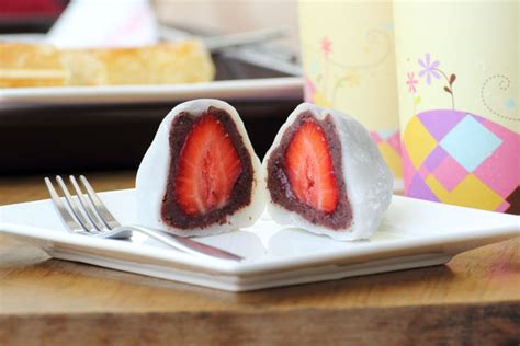japanese-dessert-recipe-strawberry-rice-cake-ichigo image