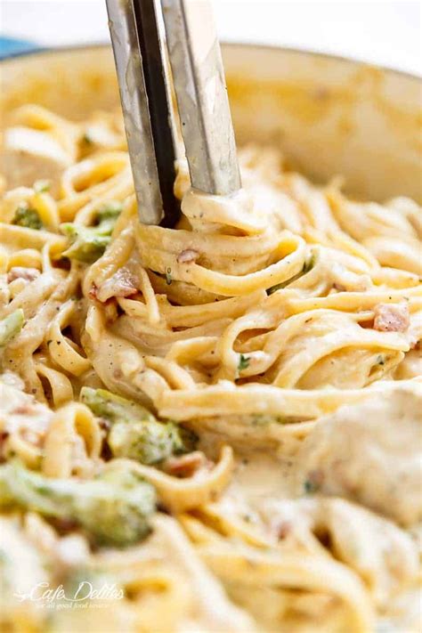 one-pot-chicken-fettuccine-alfredo-with-bacon-cafe image