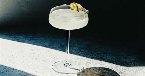 perfect-pear-cocktail-recipe-liquorcom image