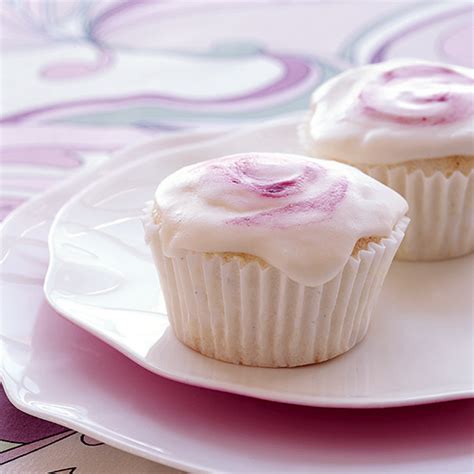valentines-day-cupcakes-food-wine image