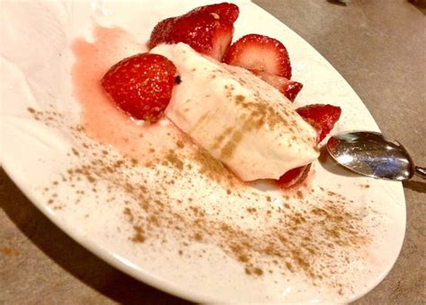 fraises-romanoff-recipe-fresh-strawberry-dessert image