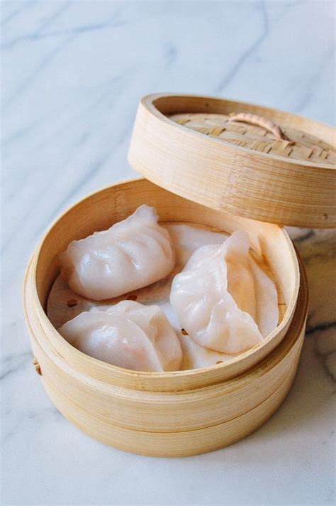har-gow-dim-sum-shrimp-dumplings-the-woks-of-life image
