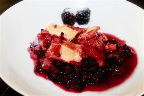 how-to-make-a-simple-blackberry-cobbler-southern image