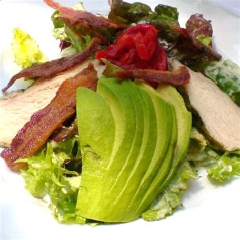 crispy-bacon-and-avocado-salad-bigoven image