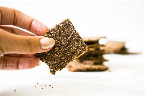 low-carb-crackers-with-flaxseed-perfect-keto image