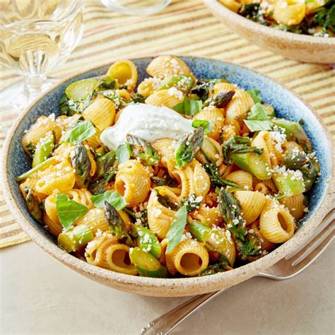 creamy-lumaca-rigata-pasta-with-asparagus-goat image