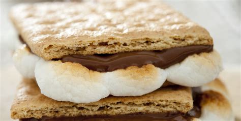 how-to-make-smores-at-home-best-indoor-smores image