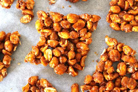 sweet-and-spicy-peanut-brittle-cook-with-kushi image