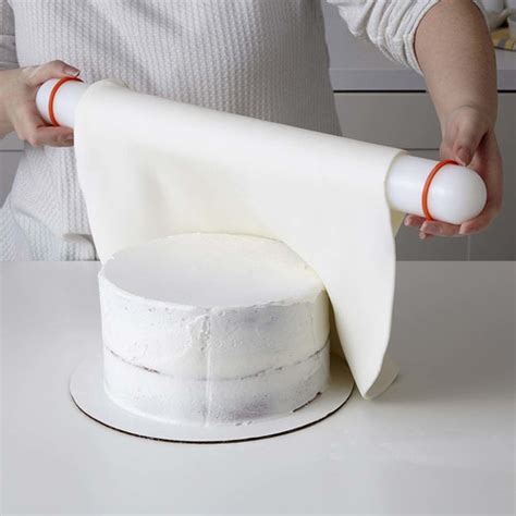easy-homemade-marshmallow-fondant-wilton image