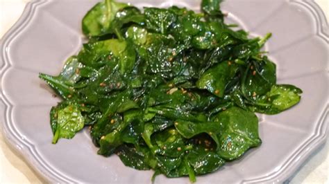 sauteed-spinach-with-garlic-and-sesame-seeds-only image