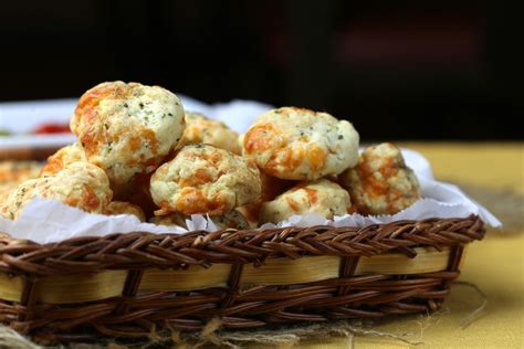 garlic-and-cheddar-biscuits-recipe-readers-digest image