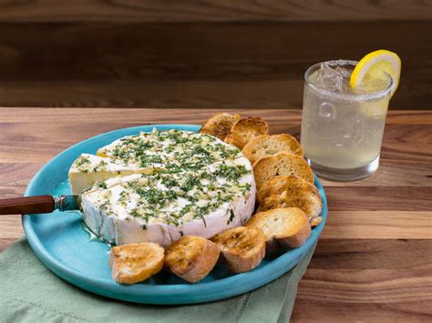 baked-brie-with-lavender-honey-and-bees-knees-breeze image