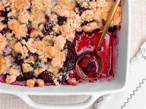 easy-blackberry-cobbler-recipe-southern image