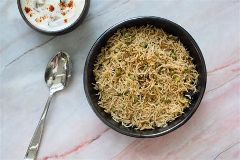 matar-pulao-vegan-pilaf-with-peas-pakistan-eats image