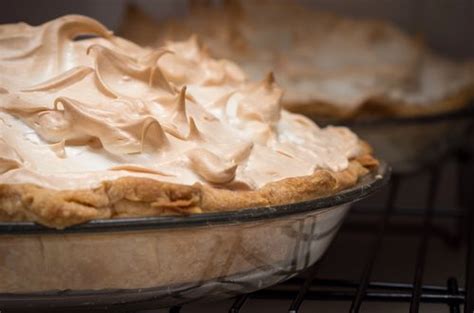 how-to-make-meringue-topping-easy-homemade image