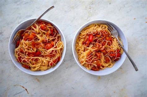 homemade-roasted-tomato-and-red-pepper-pasta image