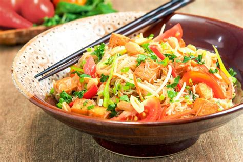 thai-rice-noodle-salad-with-chili-lime-vinaigrette-the image
