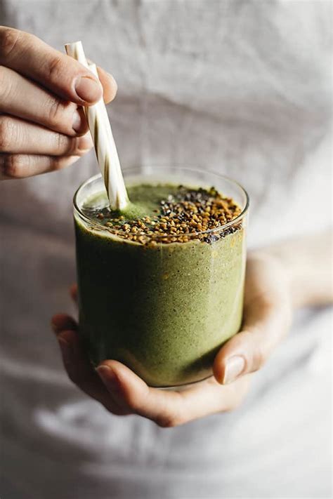 3-energy-boosting-spinach-smoothie-recipes-hello-glow image