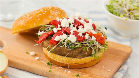 caramelized-onion-lentil-burgers image