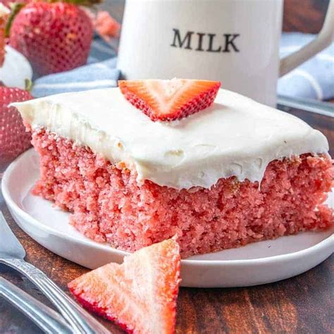 easy-strawberry-cake-video-the-country-cook image