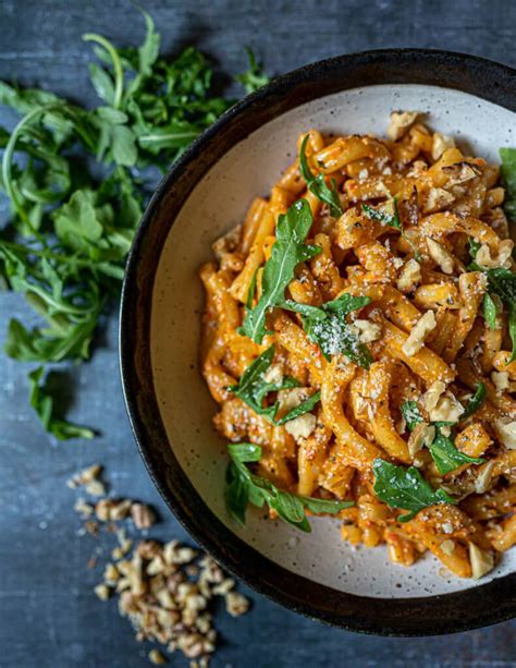 creamy-roasted-red-pepper-pasta-with-walnuts-skinny image