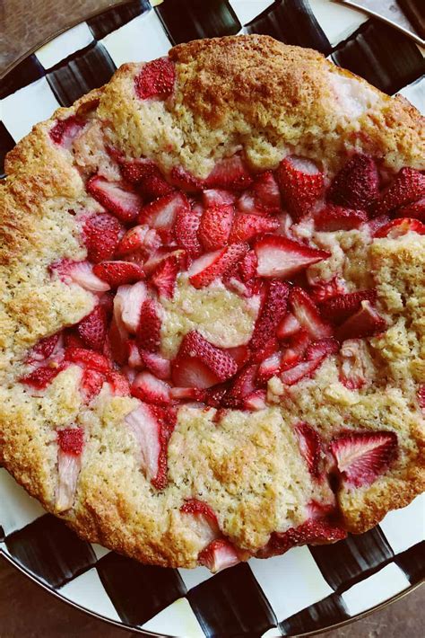 strawberry-breakfast-yogurt-cake-recipe-reluctant image