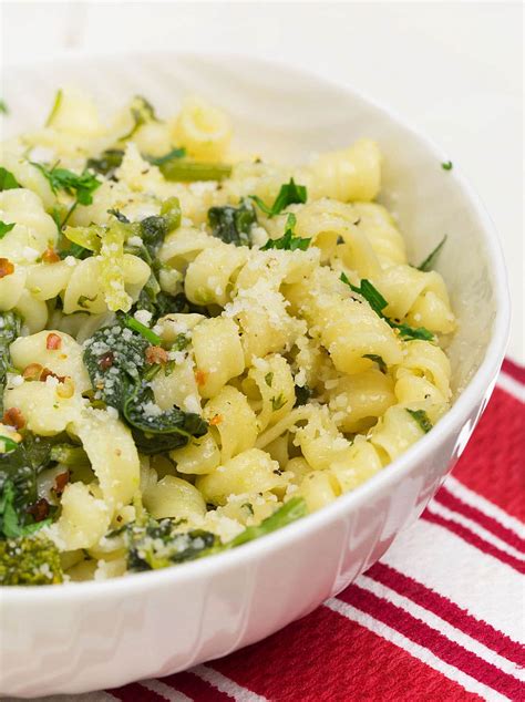 pasta-aglio-e-olio-with-broccoli-rabe-chef-dennis image