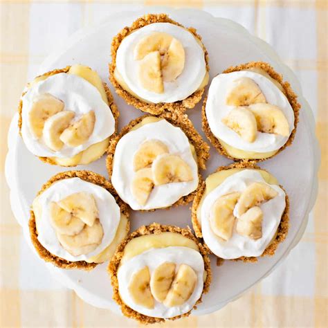 mini-banana-cream-pies-helloyummy image