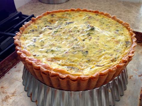 the-best-christmas-quiche-eating-made-easy image